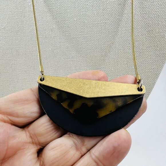 Madewell Gold Tone Faux Tortoise Pendant Necklace Nine West Faux Tort Earrings - Picture 4 of 8